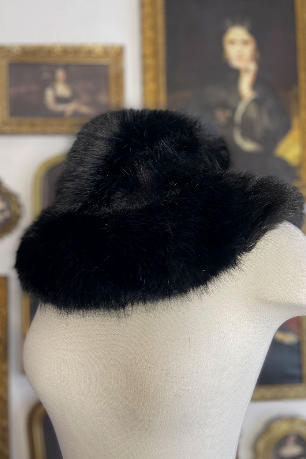 FLUFFY FAUX FUR BUCKET HAT