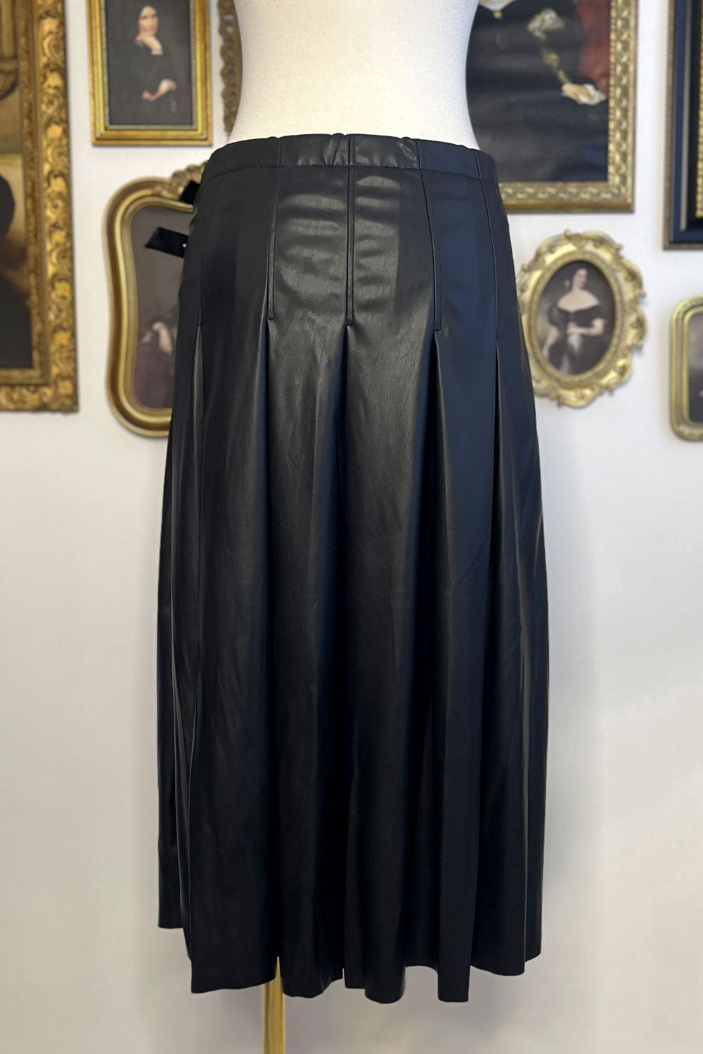 NATALIA MIDI PLEATED FAUX LEATHER SKIRT