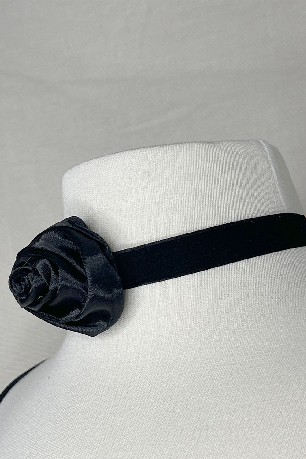 ROSE CHOKER NECKLACE 001 - BLACK
