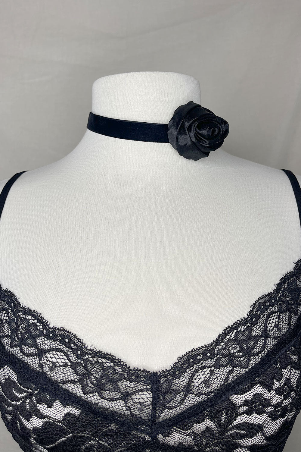 ROSE CHOKER NECKLACE 001 - BLACK