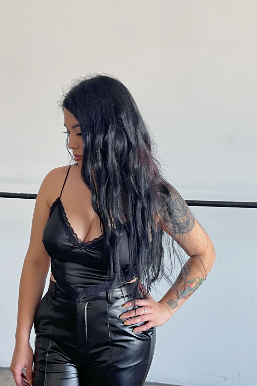 SCARLETT SATIN BANDANA CROP TOP