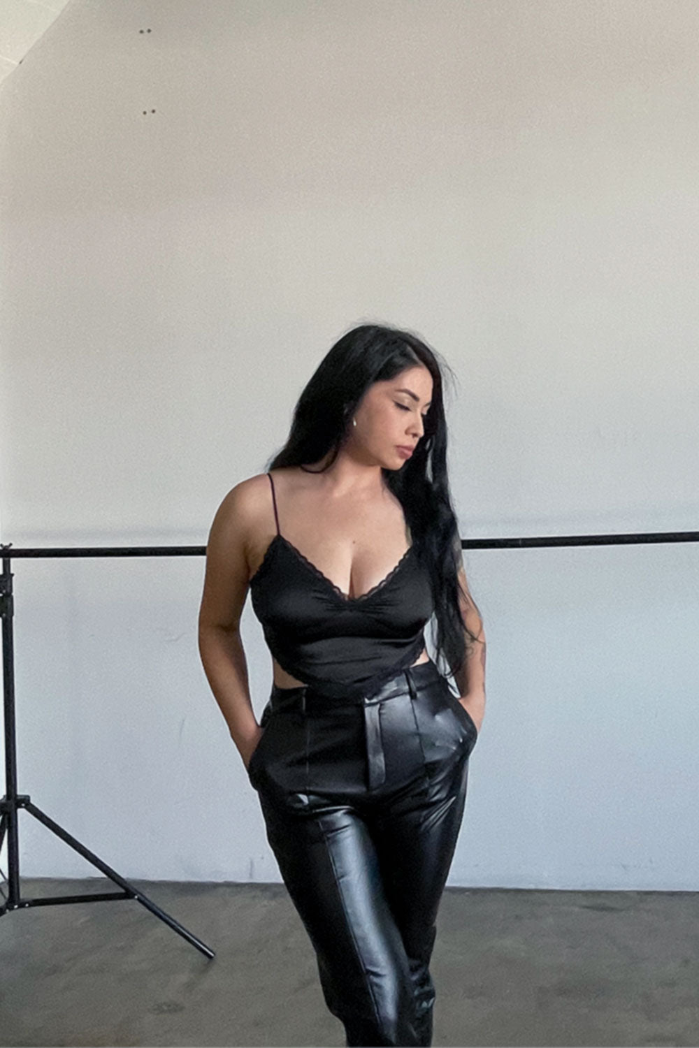 SCARLETT SATIN BANDANA CROP TOP