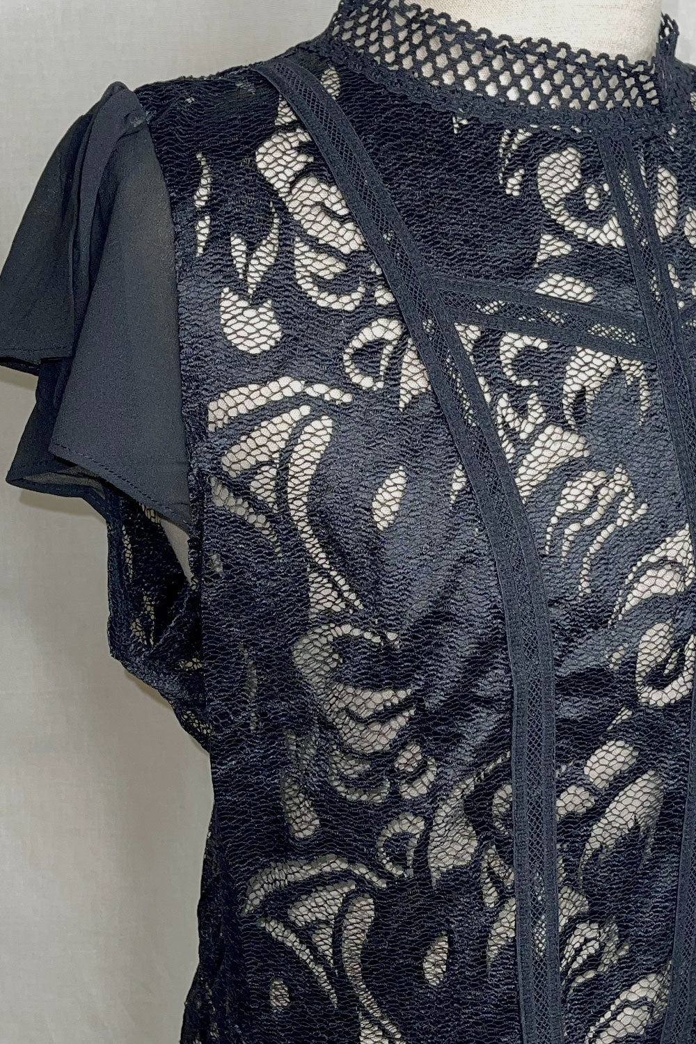 PLUS VALENTINA LACE TOP