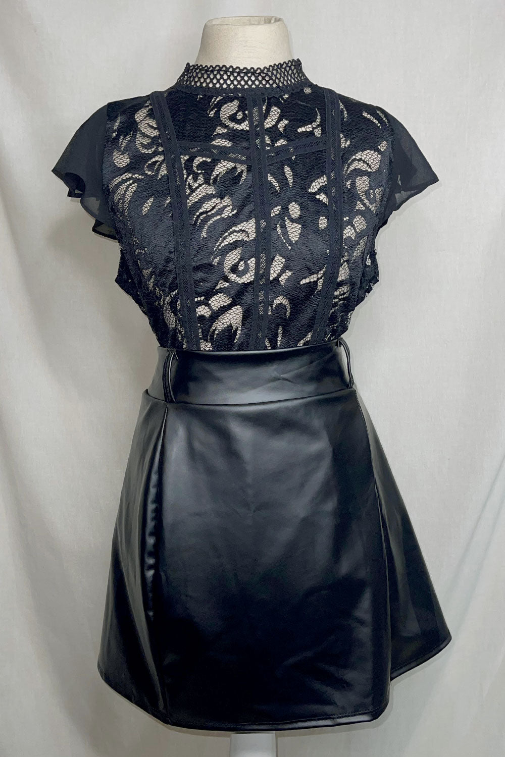 PLUS VALENTINA LACE TOP