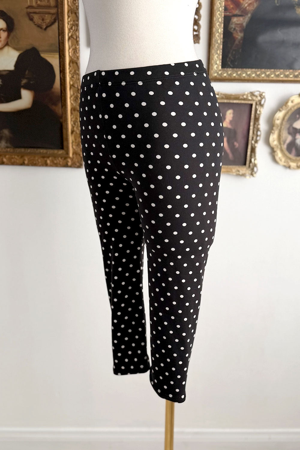 ALLY POLKA DOT CAPRI LEGGINGS