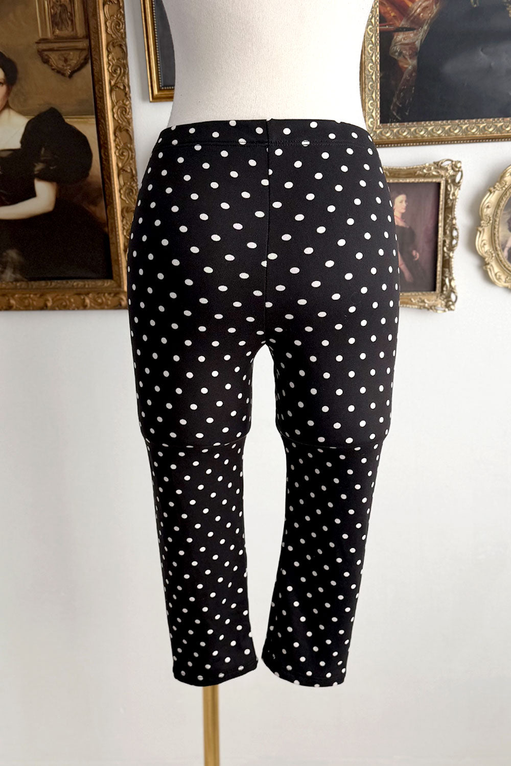 ALLY POLKA DOT CAPRI LEGGINGS