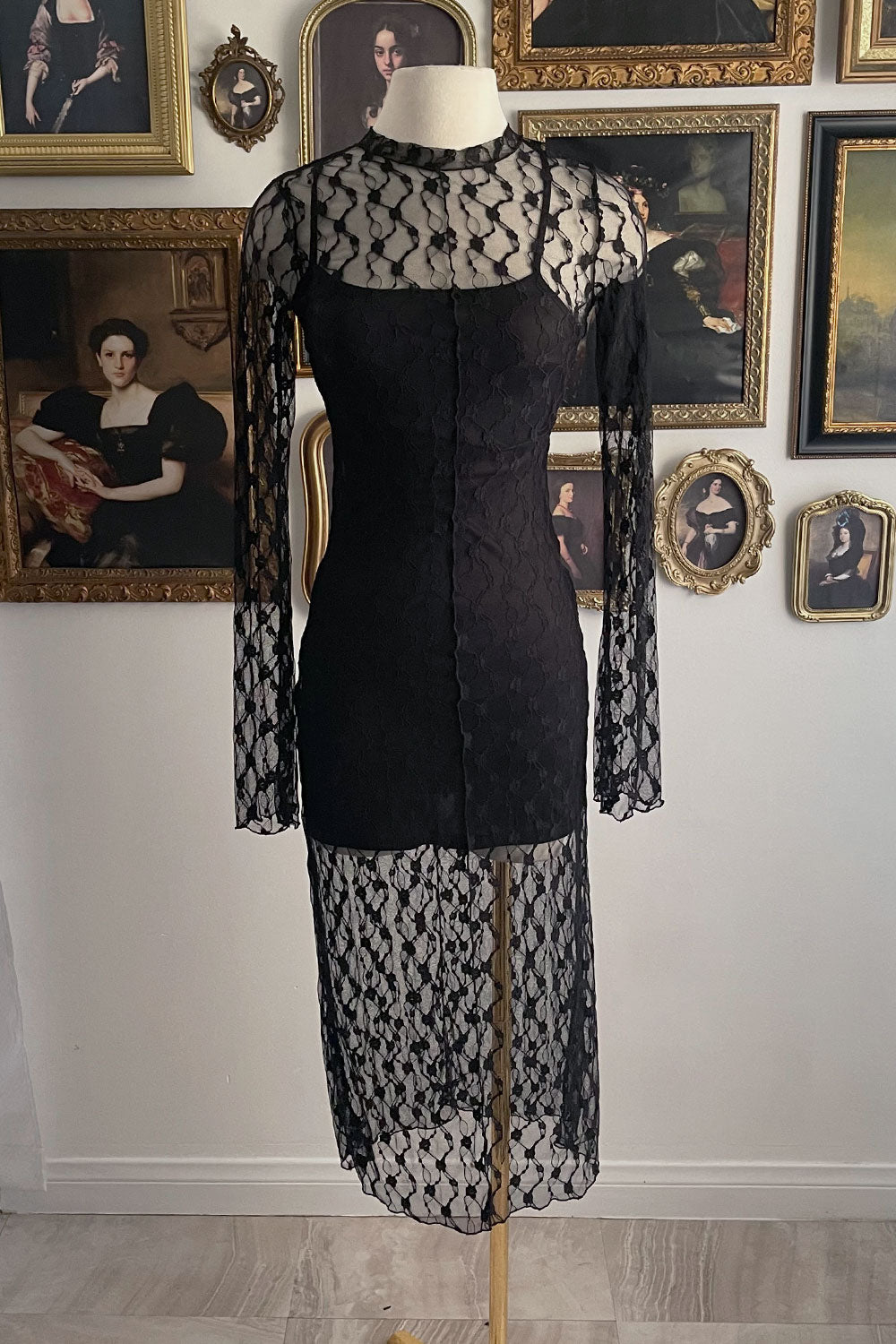 ARACELY LACE MIDI DRESS Small / Black ARACELY LACE MIDI DRESS Small / Black