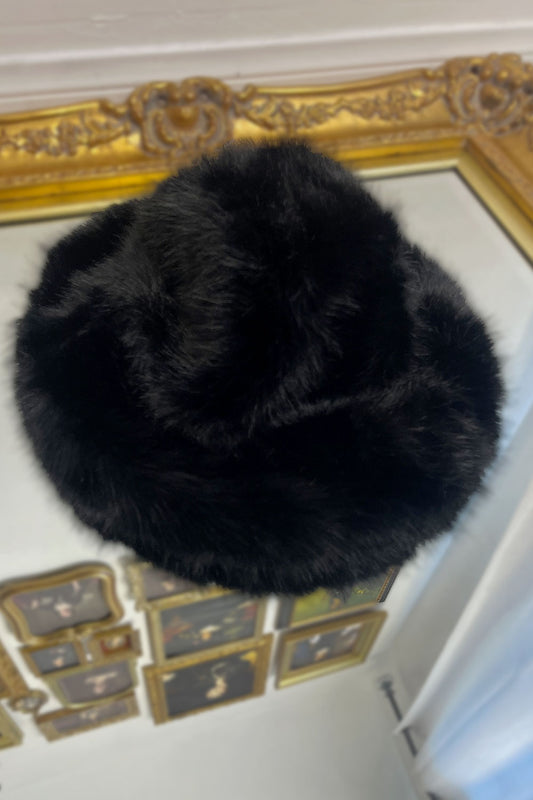 FLUFFY FAUX FUR BUCKET HAT