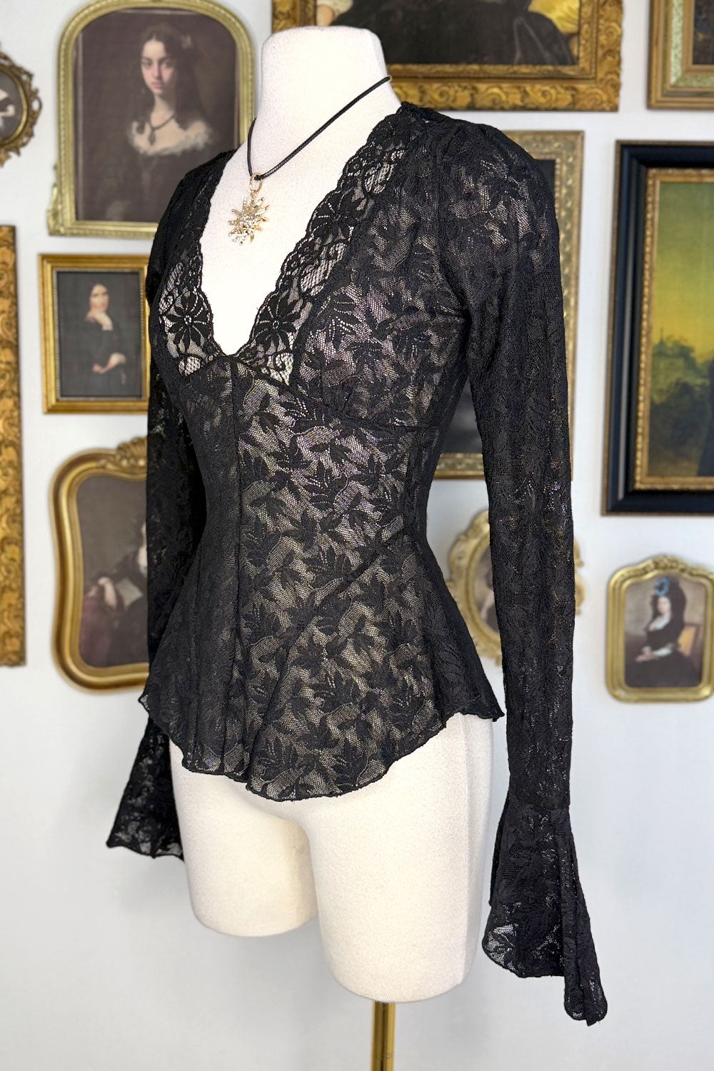 LACY BELL SLEEVE LACE TOP