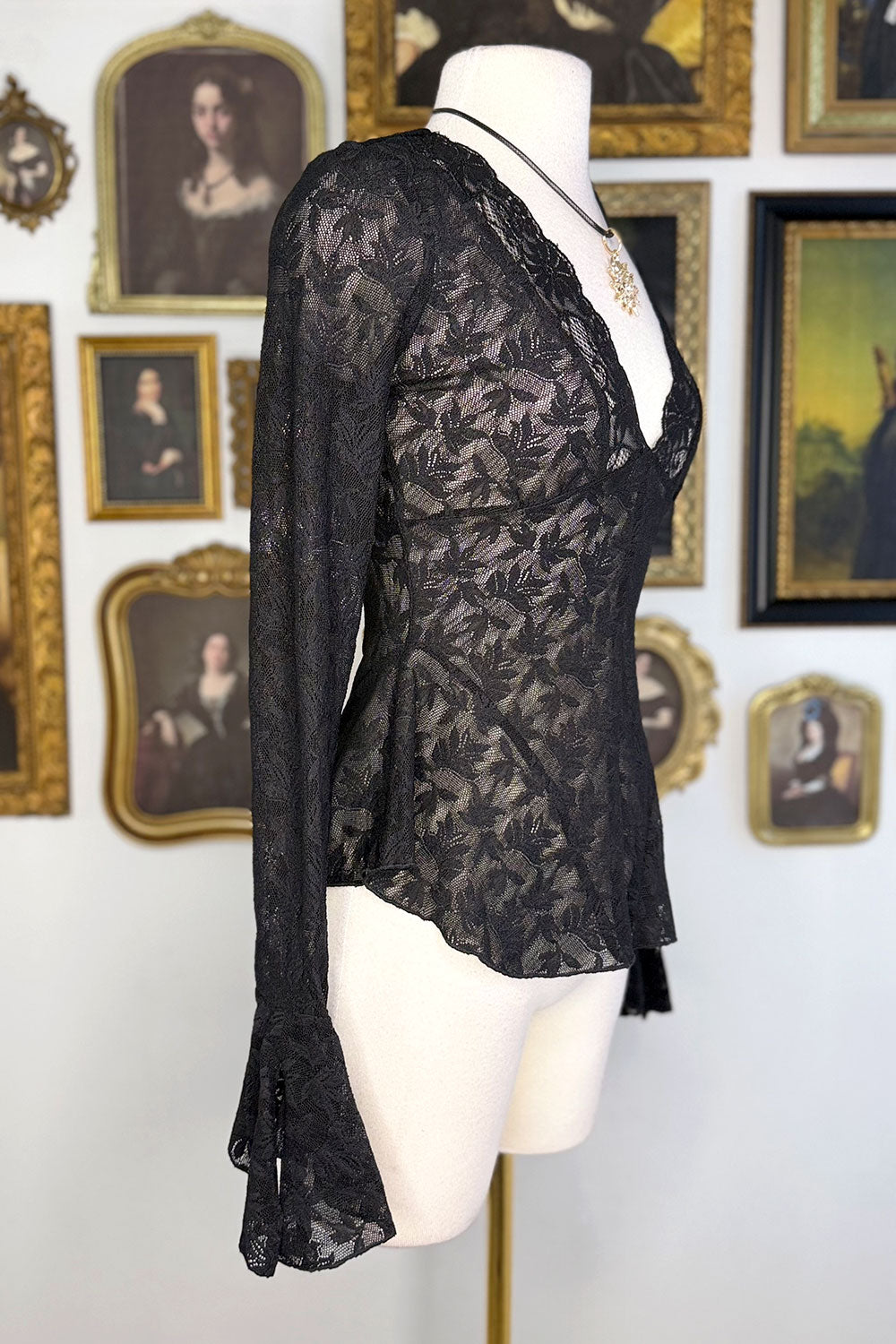LACY BELL SLEEVE LACE TOP