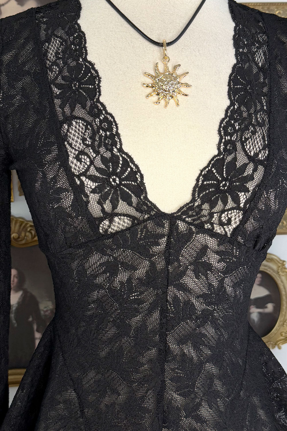 LACY BELL SLEEVE LACE TOP