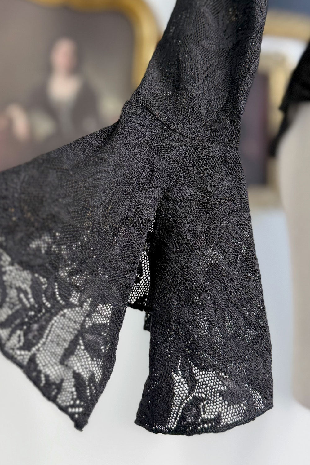 LACY BELL SLEEVE LACE TOP