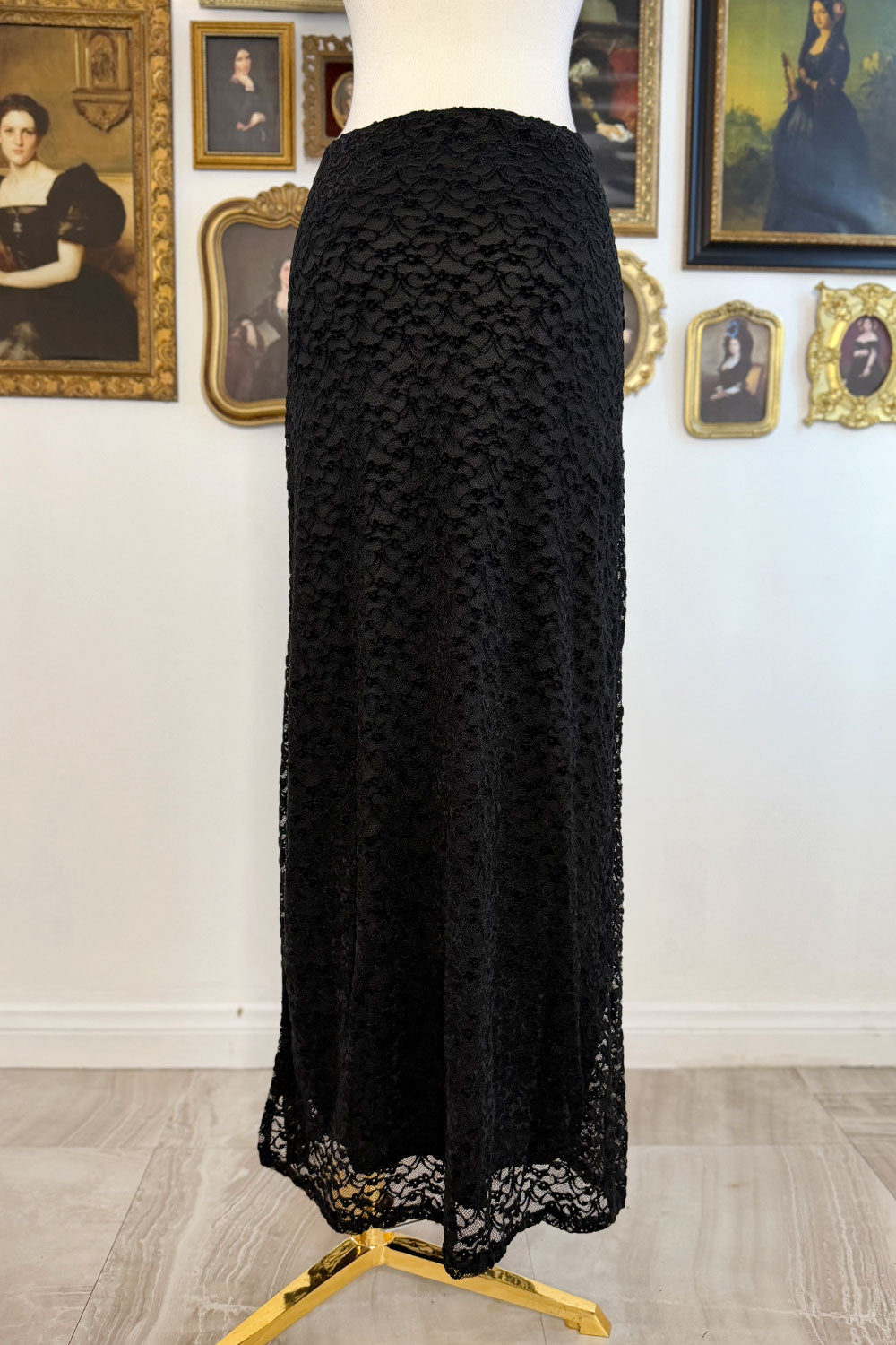 PEACHY LACE MAXI SKIRT