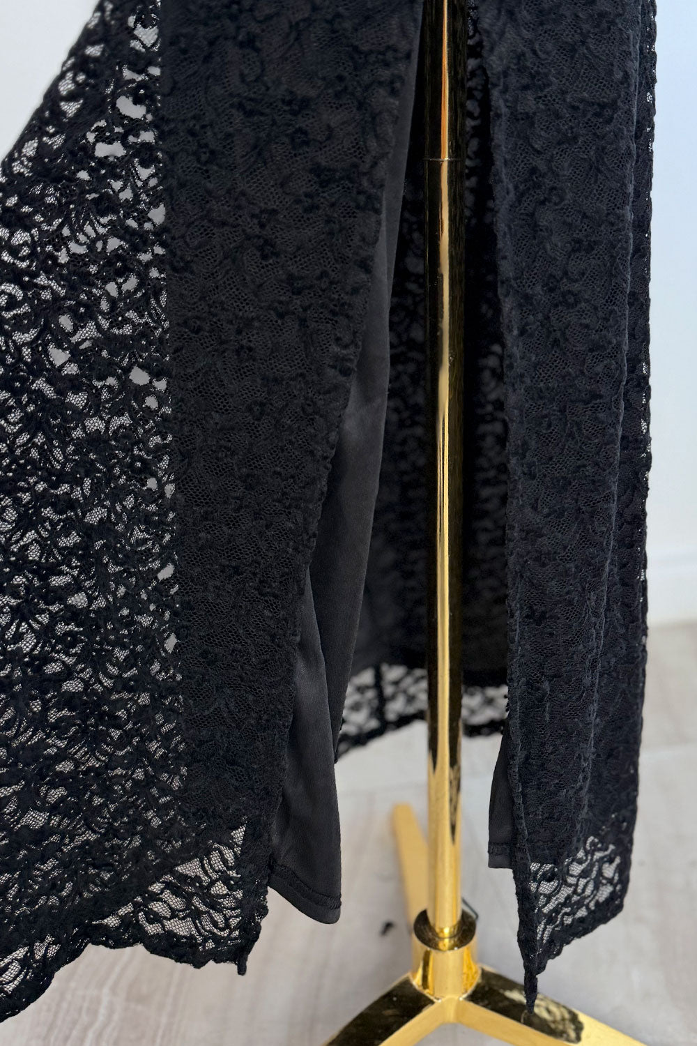 PEACHY LACE MAXI SKIRT