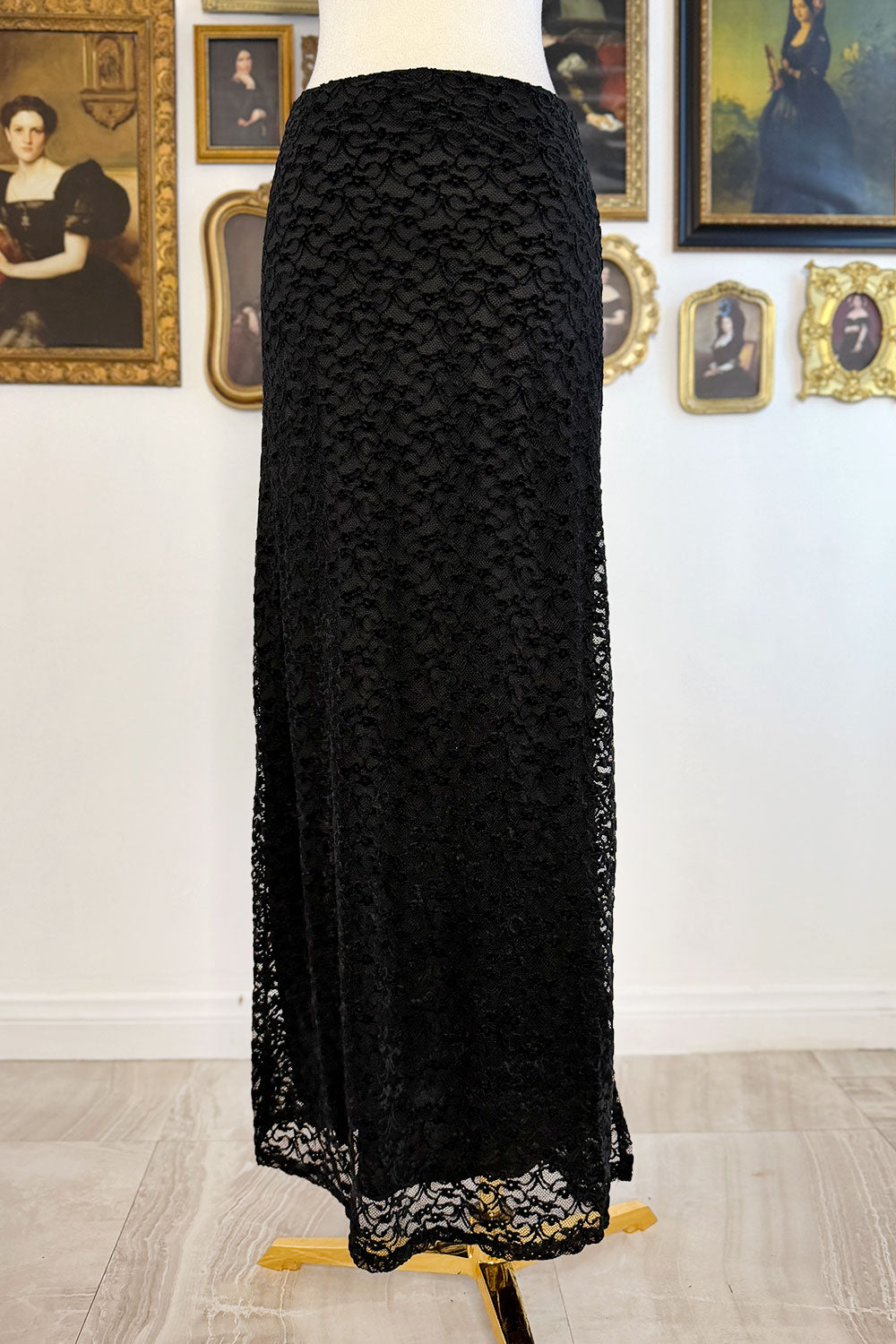PEACHY LACE MAXI SKIRT