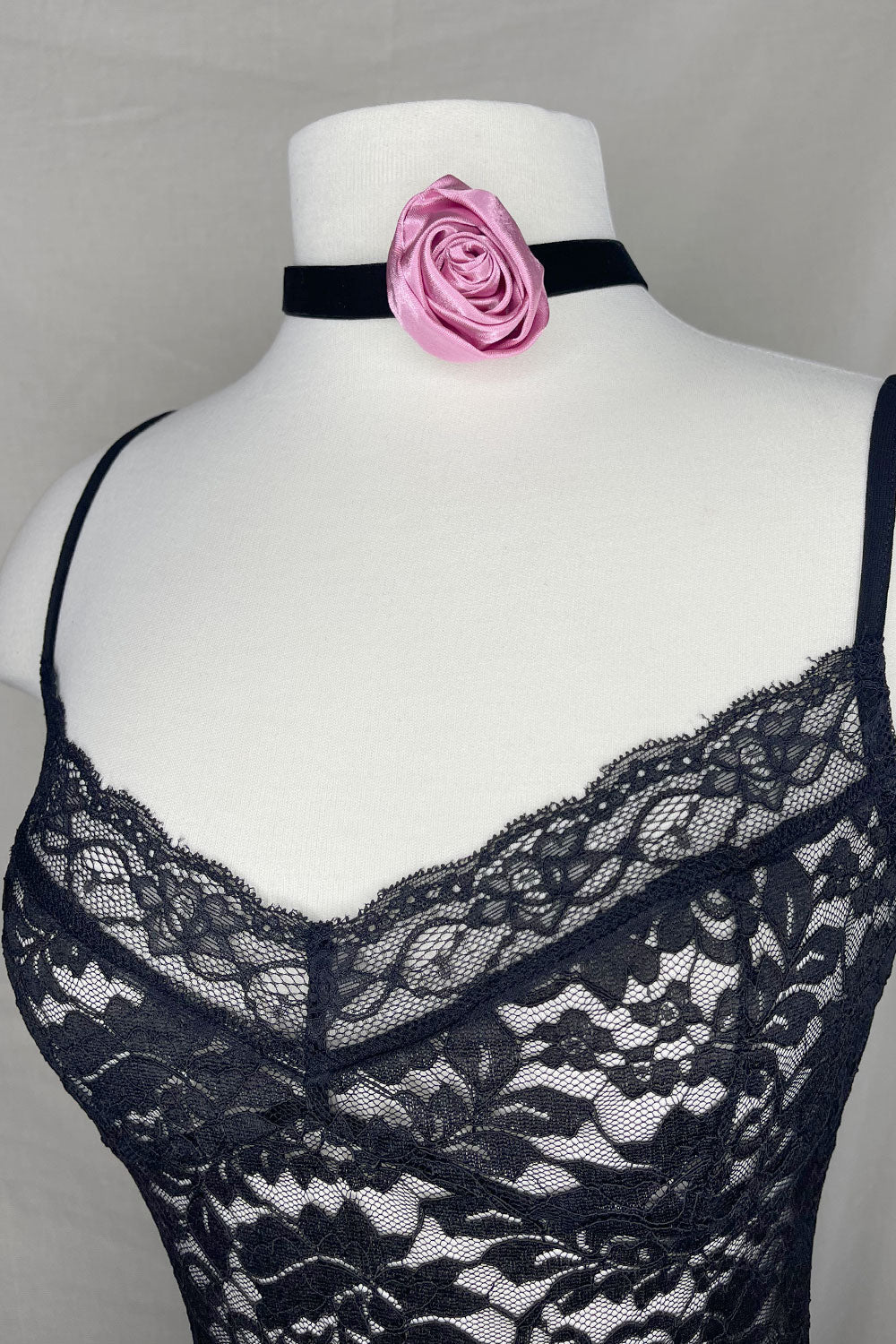 ROSE CHOKER NECKLACE 001 - PINK