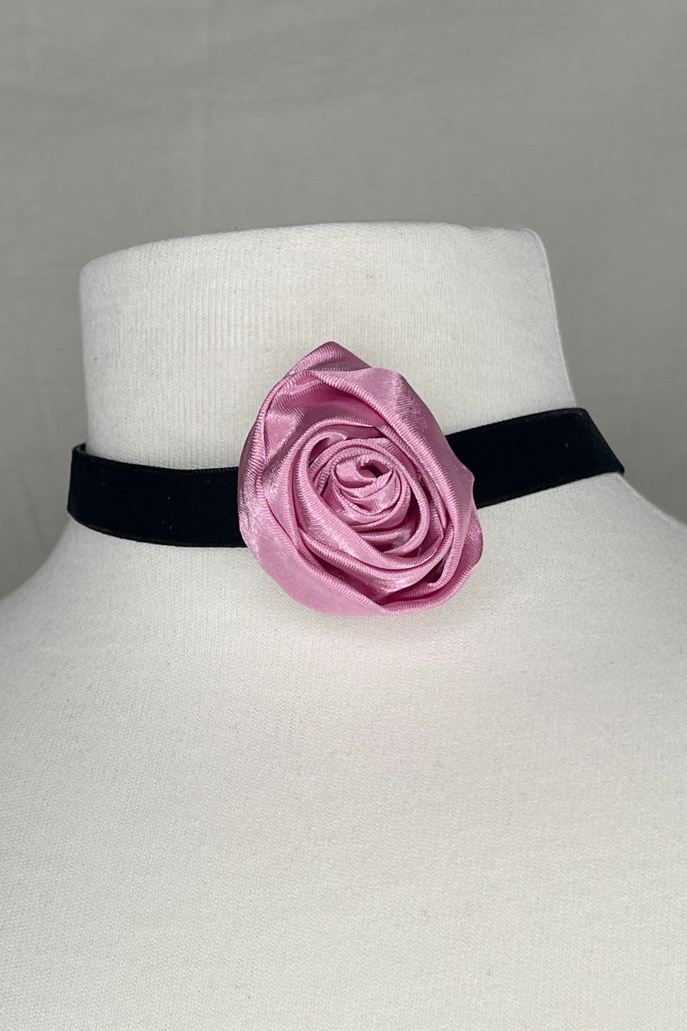 ROSE CHOKER NECKLACE 001 - PINK