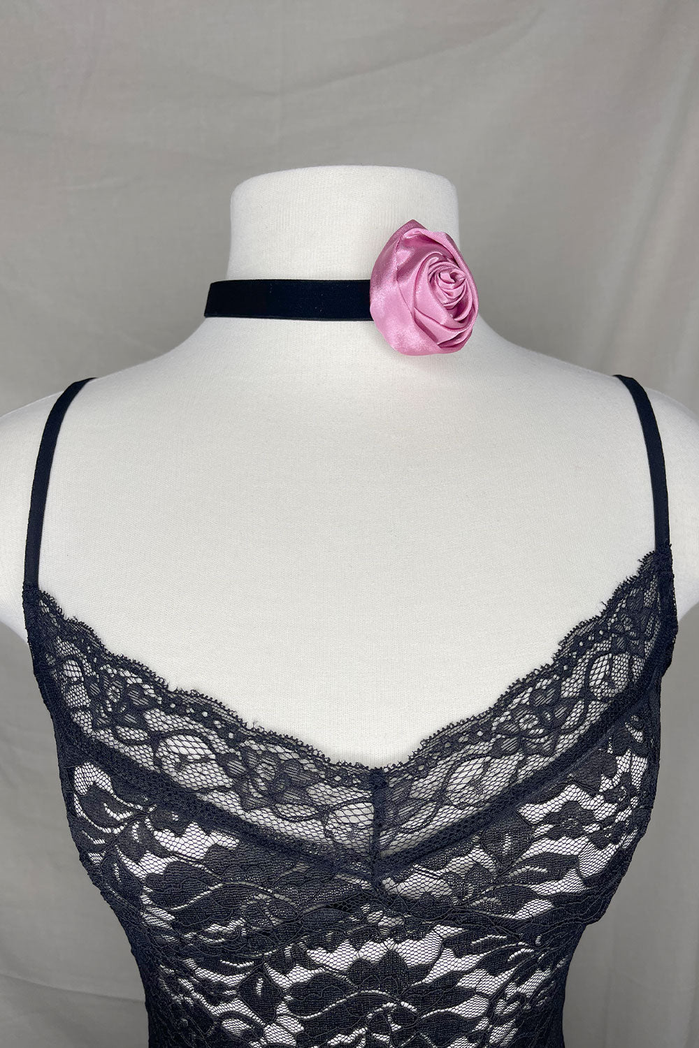 ROSE CHOKER NECKLACE 001 - PINK