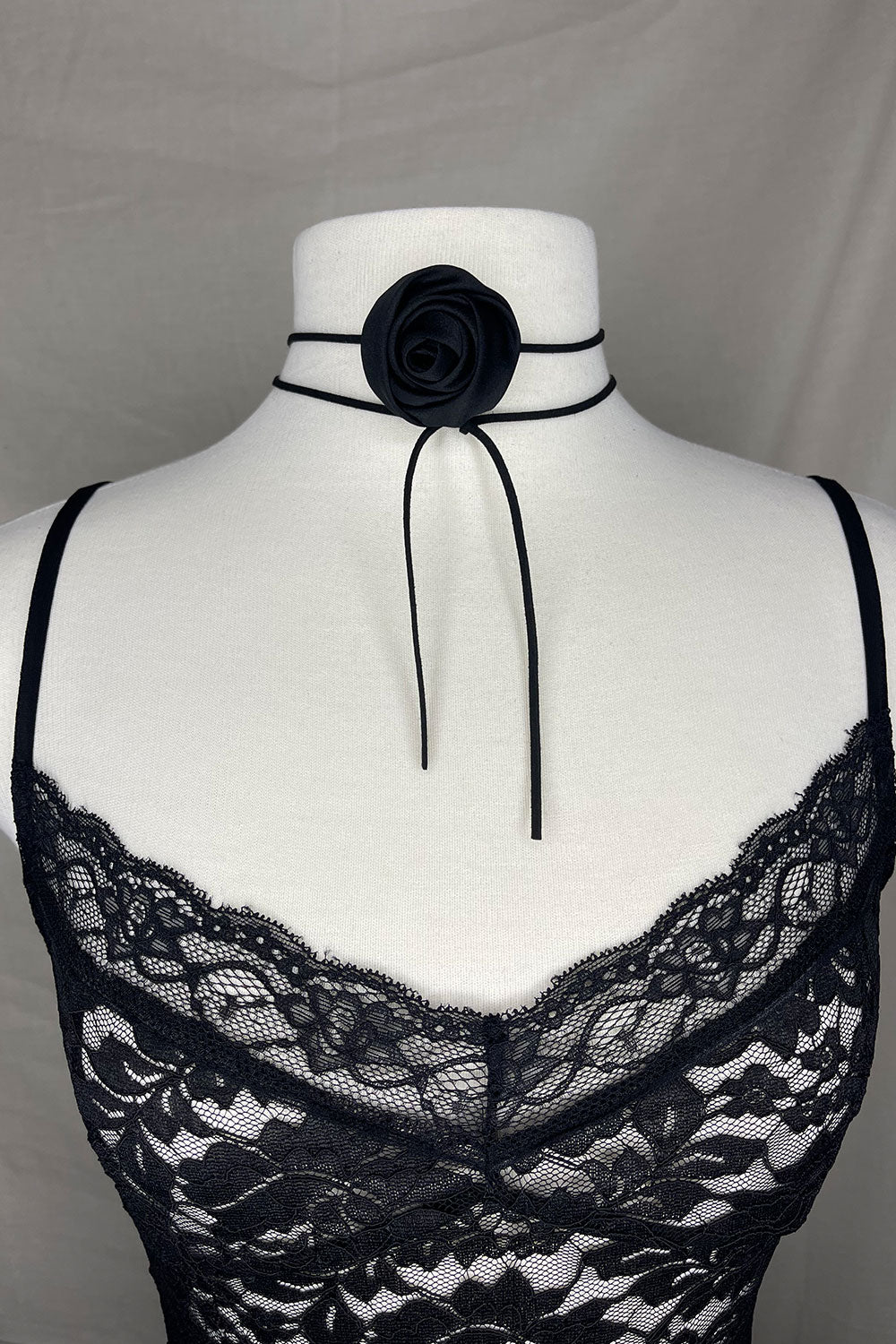 ROSE CHOKER 004
