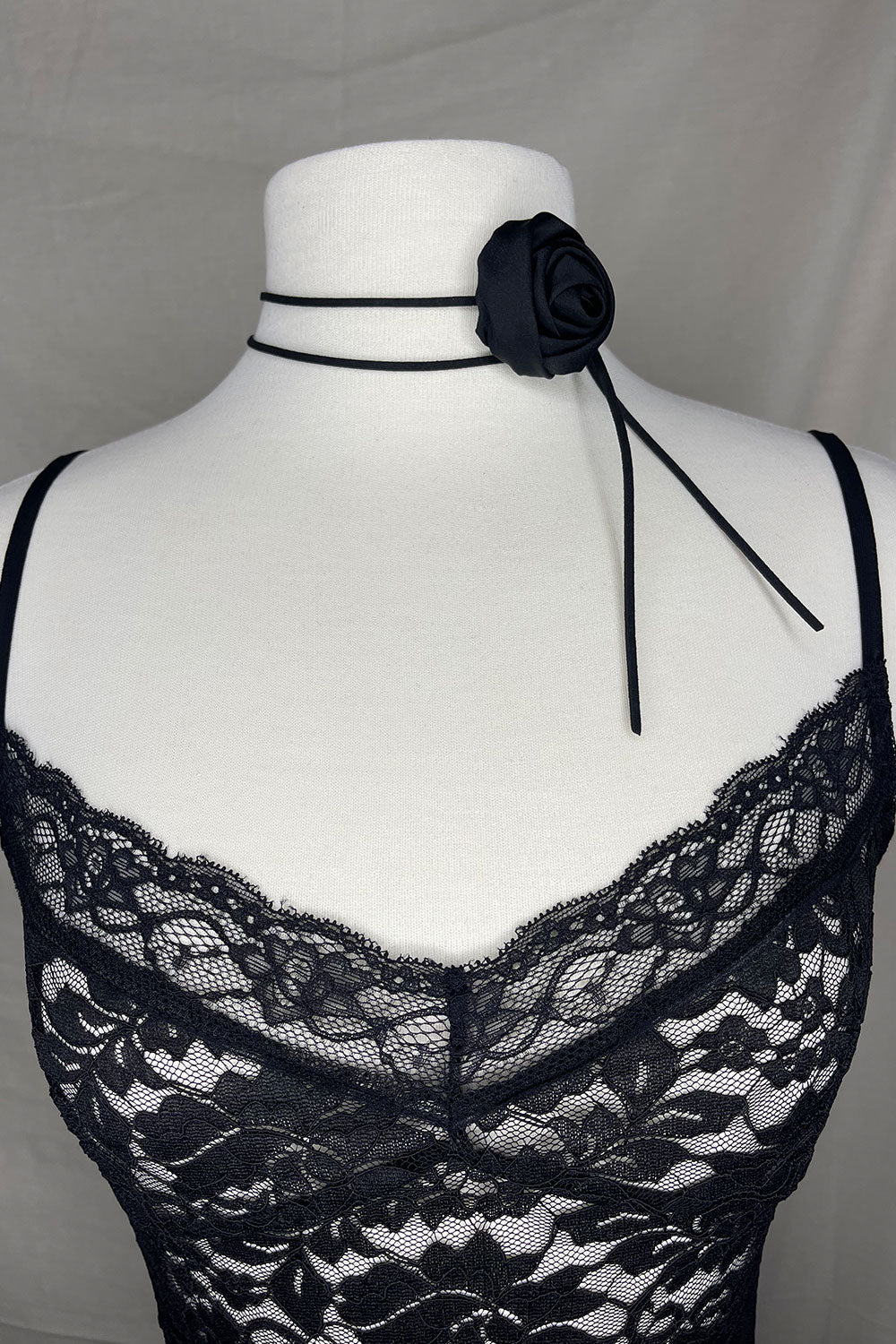 ROSE CHOKER 004