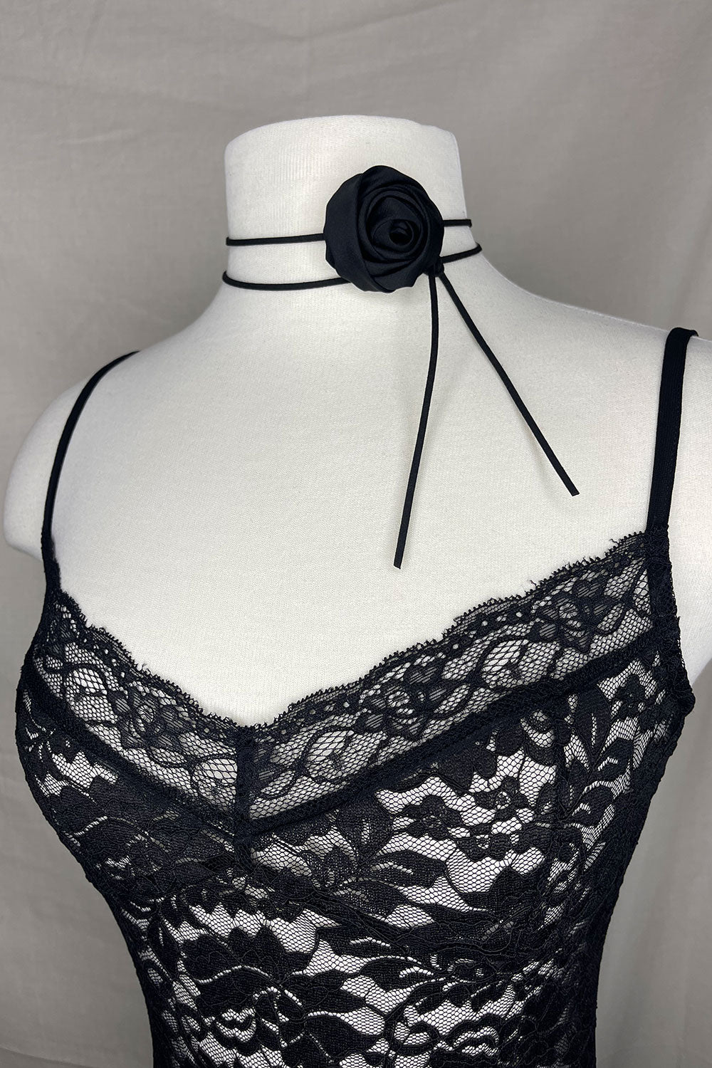 ROSE CHOKER 004