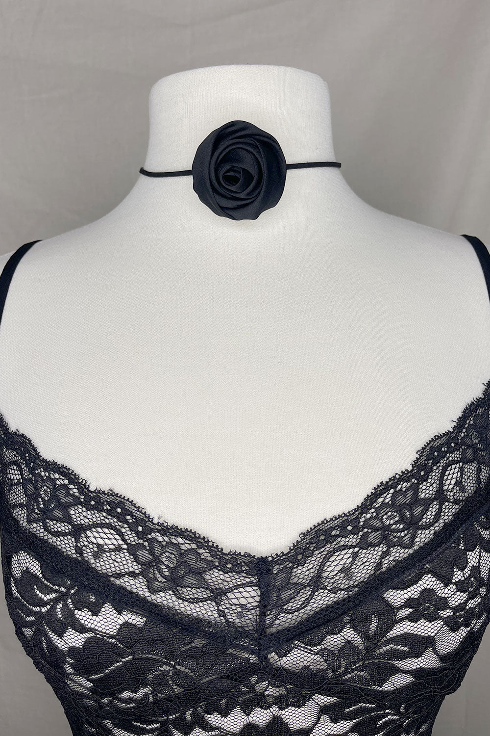 ROSE CHOKER 004