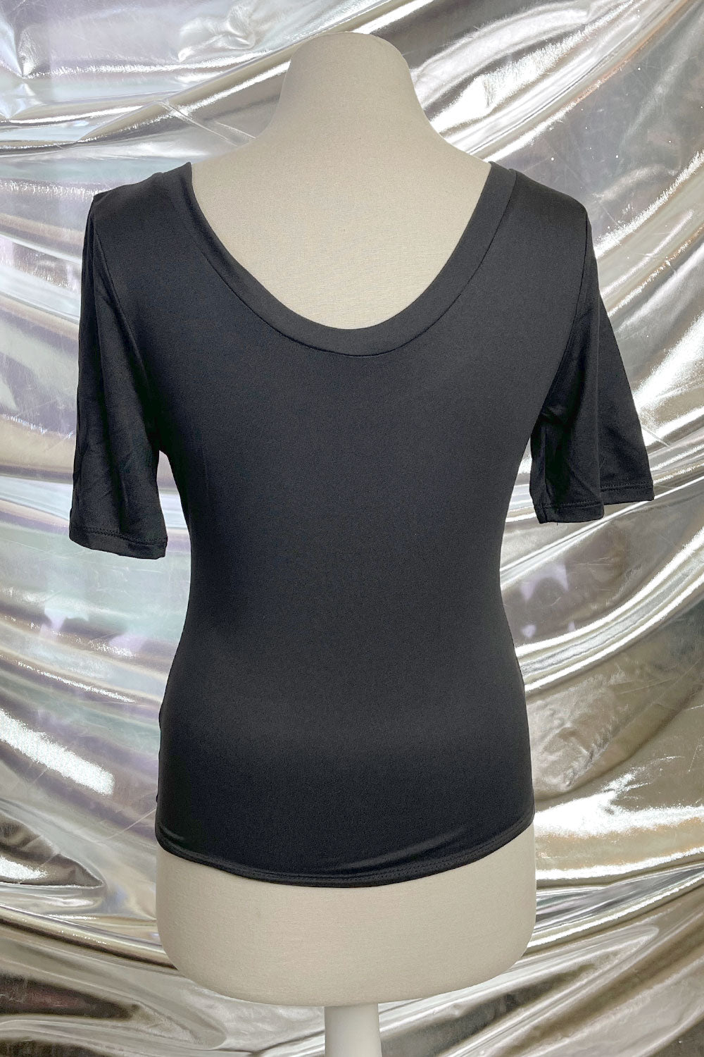 LISA U-NECK SHORT SLEEVE TOP