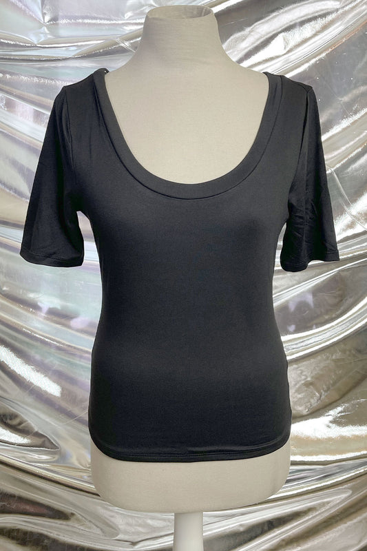 LISA U-NECK SHORT SLEEVE TOP